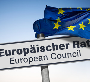 Symbolbild Wegweiser zum Europäischen Rat