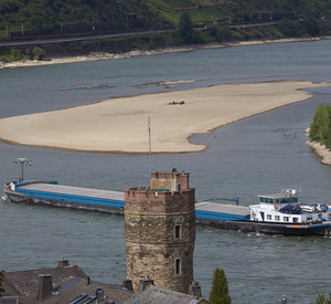 Niedrigwasser im Rhein bei Oberwesel