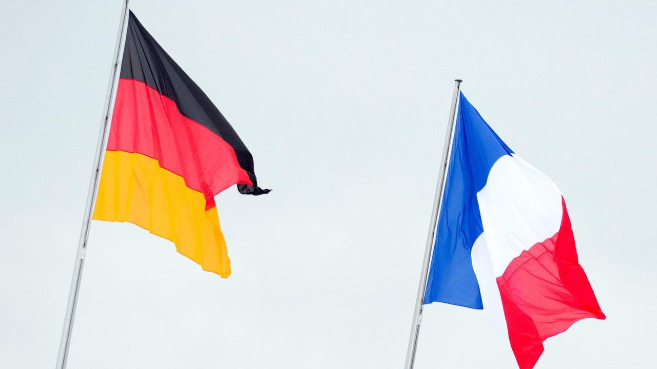 Die Flaggen von Deutschland und Frankreich